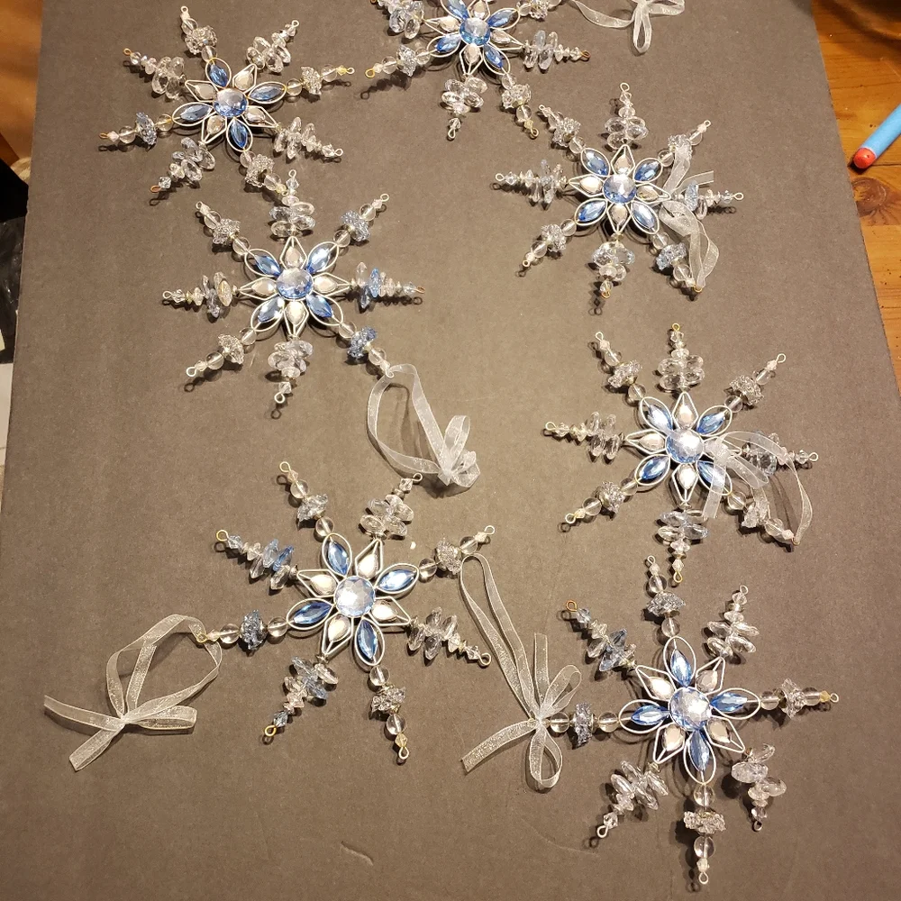 Handmade snowflake ornaments Set of 7 - Picture 4 of 12